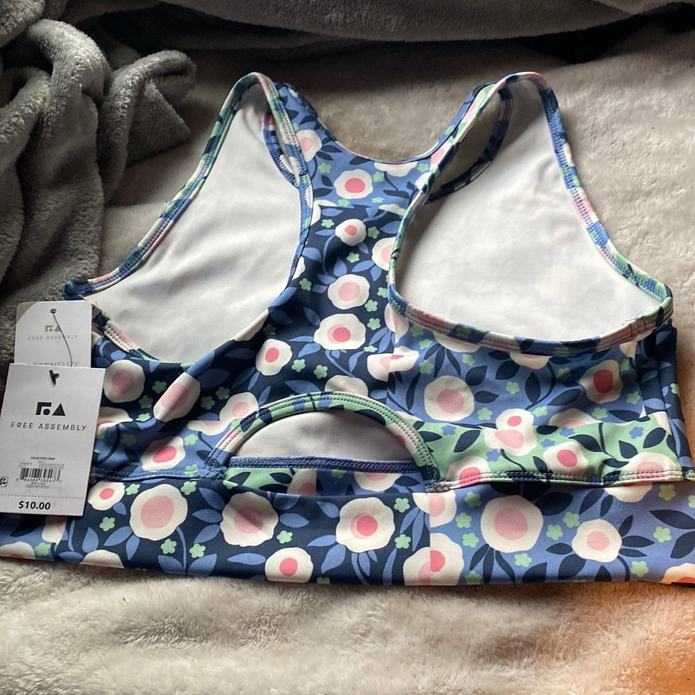 Blue floral sports bra size is XL (14/16)